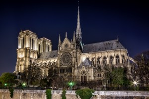 Vue nocturne de Notre-Dame de Paris