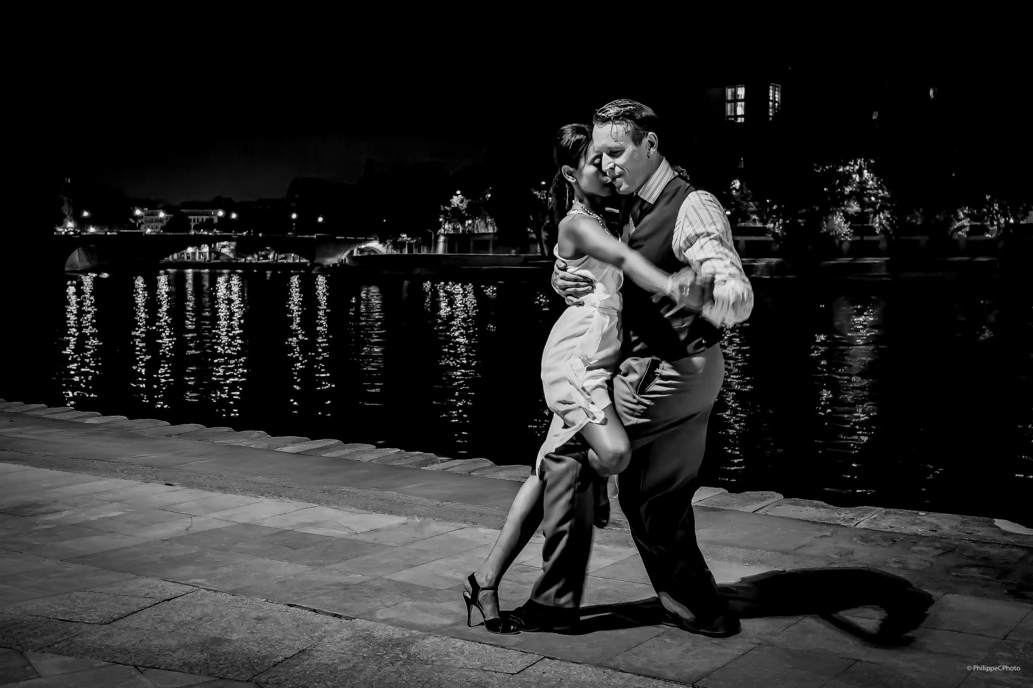 Danseurs sur les quais de Seine